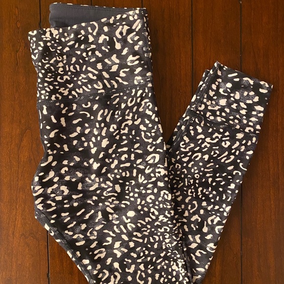 Lorna Jane Night Runner Core Leggings - Picture 3 of 7